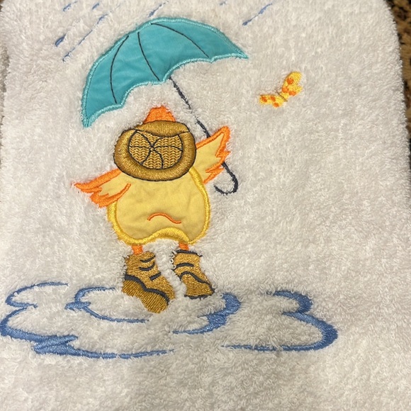 Adorable ducky bath towels. - Picture 2 of 3